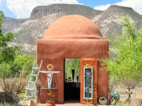 Abiquiú Dome gallery, Abiquiú Studio Tour.