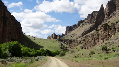 Canyon road, Succor Creek State Natural Area.