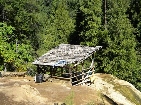 Soaking tub shelter, Umpqua Hot Springs.