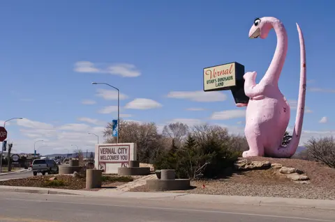 Dinah the Pink Dinosaur statue in Vernal.