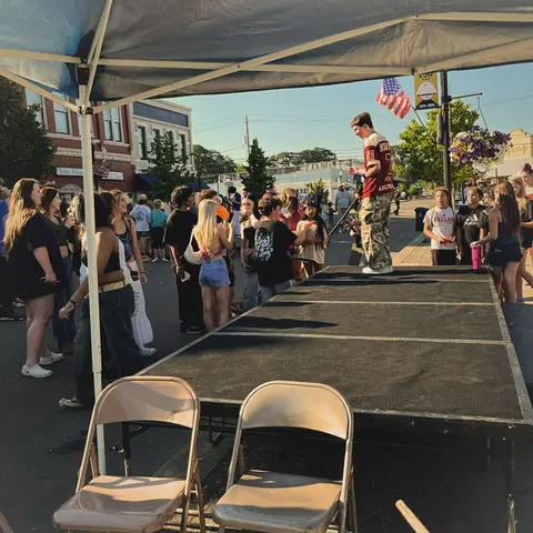 Live performance at Dallas Days.