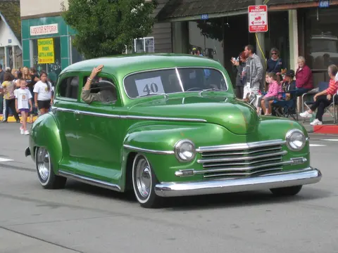 Classic car parade entry, Cascade Days.
