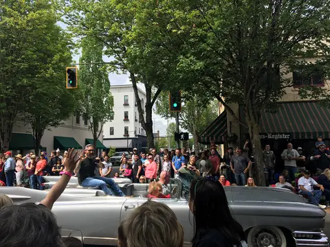Parade procession, McMinnville UFO Festival.