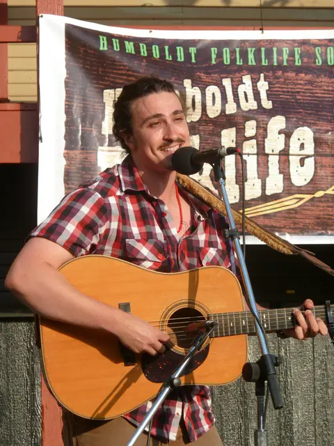 Live performance, Humboldt Folklife Festival.
