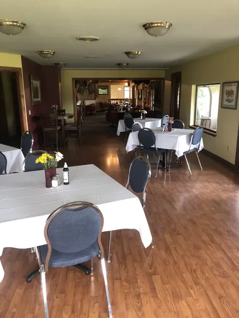 Dining room, Y Knot Winery.