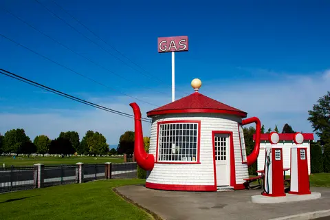 Teapot Dome Service Station.
