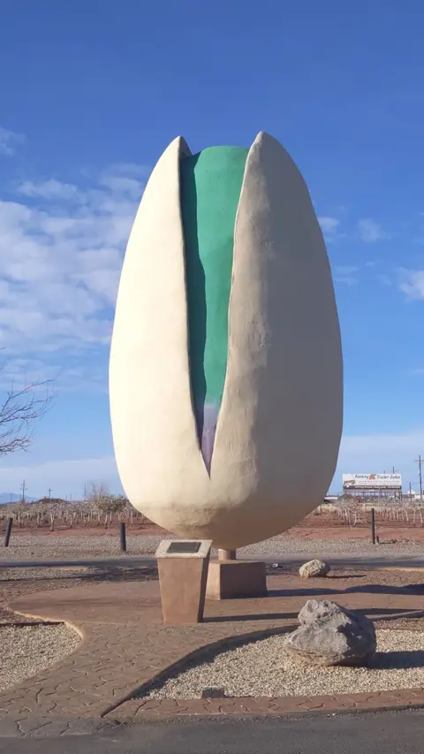 World's Largest Pistachio, Alamogordo.