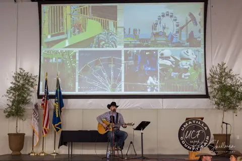 Stage performer at Umatilla County Fair.