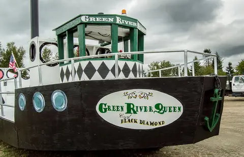 A photograph of a boat labeled Green River Queen.