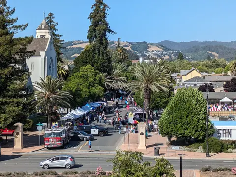 Festival crowds, San Leandro Cherry Festival.