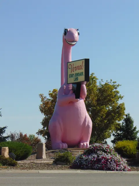 Dinah the Pink Dinosaur statue.