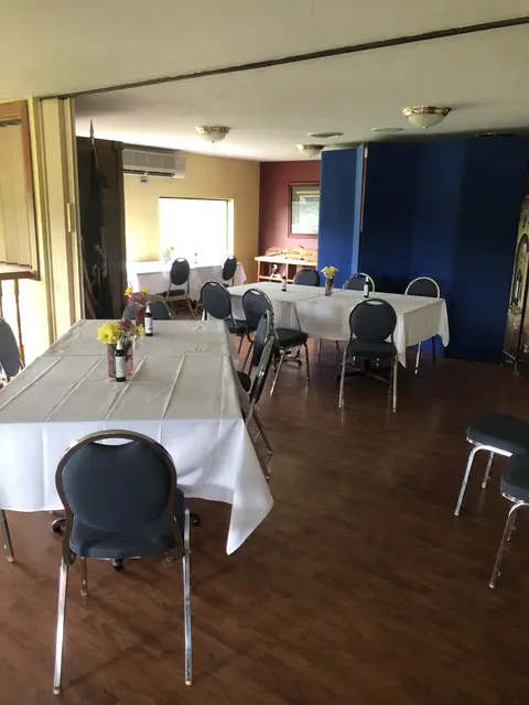 Dining area, Y Knot Winery.