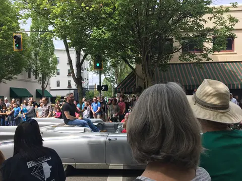 Parade procession, McMinnville UFO Festival.