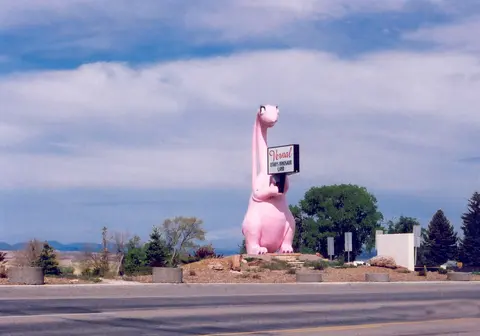 Dinah the Pink Dinosaur statue in Vernal.