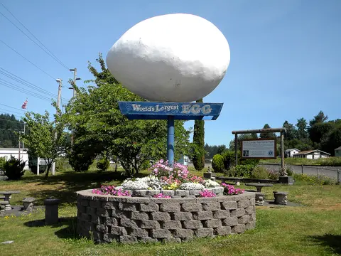 World's Largest Egg monument in Winlock.