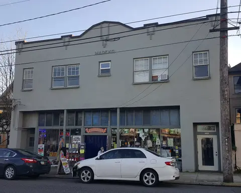 Storefront of the Freakybuttrue Peculiarium.