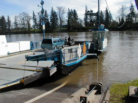 The Canby Ferry crossing the river.