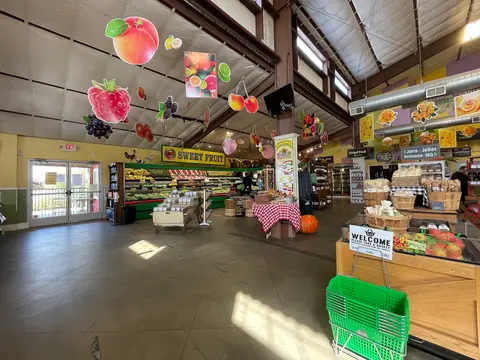 Produce market interior, Murray Family Farms.